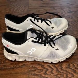 Brand new NEVER worn sz 10 on clouds women’s Cloud X 3